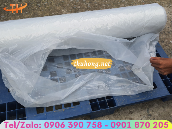 Cuộn màng nilon phủ công trình màu trắng