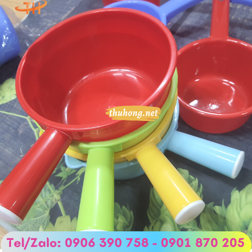 Gáo múc nước nhựa dẻo nhiều màu