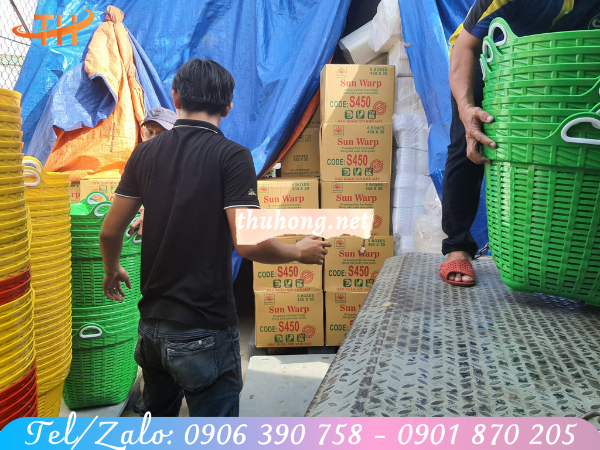 giao hàng cần xé nhựa đựng sầu riêng