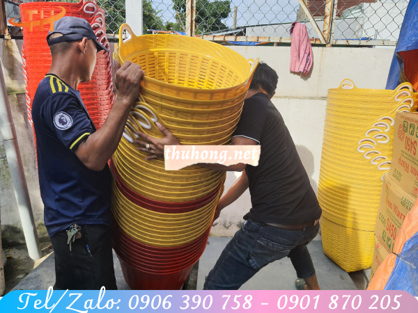 giao hàng rổ nhựa đựng nông sản