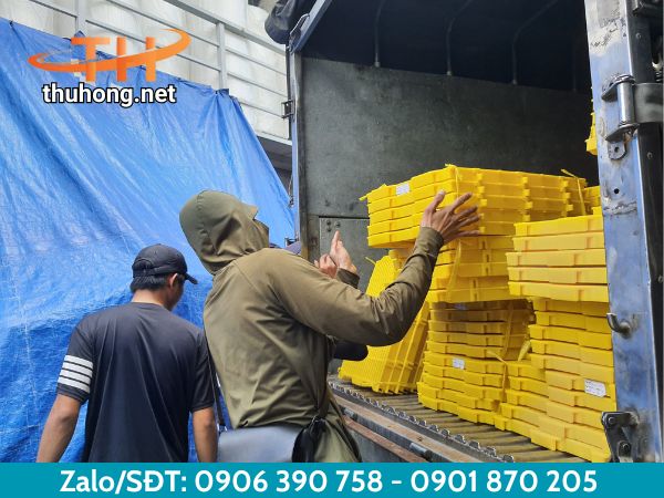 Giao hàng tận nơi sàn nhựa chăn nuôi chó mèo Giao hàng tận nơi sàn nhựa chăn nuôi chó mèo