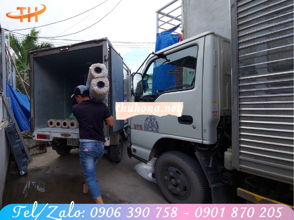 giao hàng màng phủ đất trồng trọt