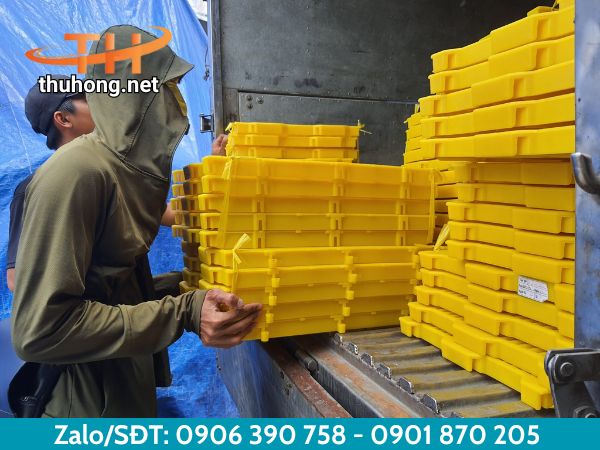 Giao sàn nhựa chăn nuôi miễn phí khu vực TPHCM Giao sàn nhựa chăn nuôi miễn phí khu vực TPHCM