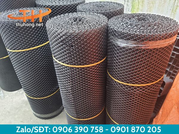Lưới nhựa mắt cáo đen quây chuồng gà Lưới nhựa mắt cáo đen quây chuồng gà