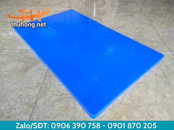 Pallet lót kho mặt bít mỏng nhưng chắc chắn Pallet lót kho mặt bít mỏng nhưng chắc chắn