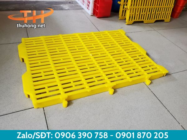 Sàn nhựa vàng 40x55cm lót sàn cho chuồng heo Sàn nhựa vàng 40x55cm lót sàn cho chuồng heo