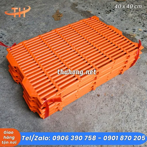 SÀN NHỰA NUÔI HEO 40x40
