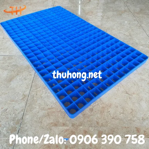 PALETT NHỰA KHÔNG CHÂN