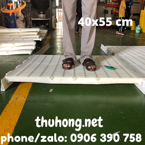 SÀN NHỰA NUÔI HEO  40x55