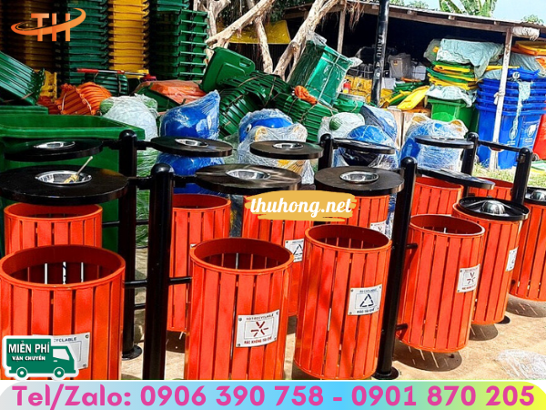 thùng rác công viên dạng tròn có kẻ sọc gỗ thùng rác công viên dạng tròn có kẻ sọc gỗ