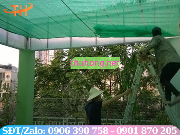 Lưới che nắng tạo bóng râm cho sân bóng