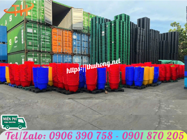 Dùng pallet nhựa kê lót cần xé nhựa Dùng pallet nhựa kê lót cần xé nhựa