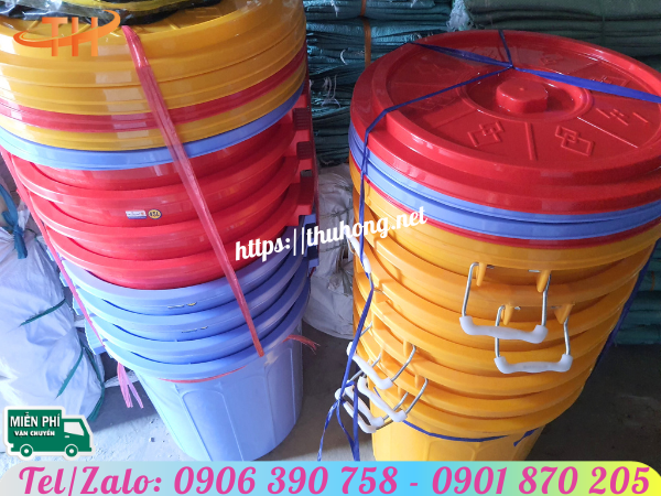 Xô nhựa có nắp đậy 2 quai sắt cầm tay Xô nhựa có nắp đậy 2 quai sắt cầm tay