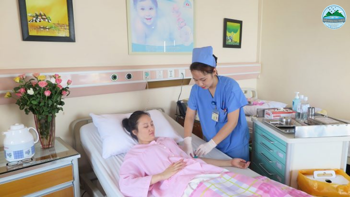 Chăm sóc mẹ sau sinh mổ Chăm sóc mẹ sau sinh mổ