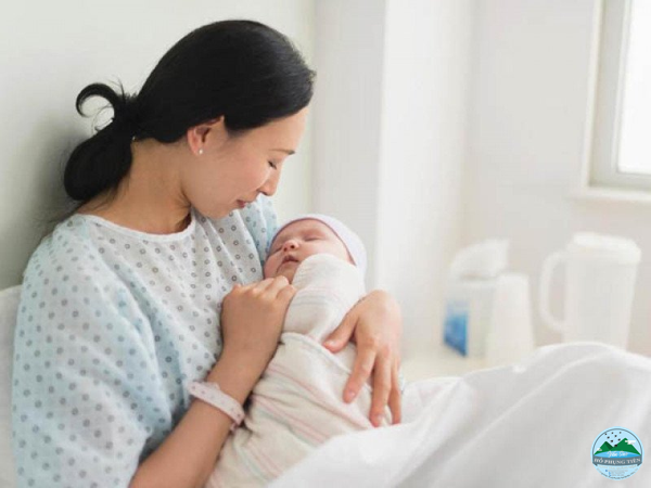 Chăm sóc mẹ sau sinh thường Chăm sóc mẹ sau sinh thường