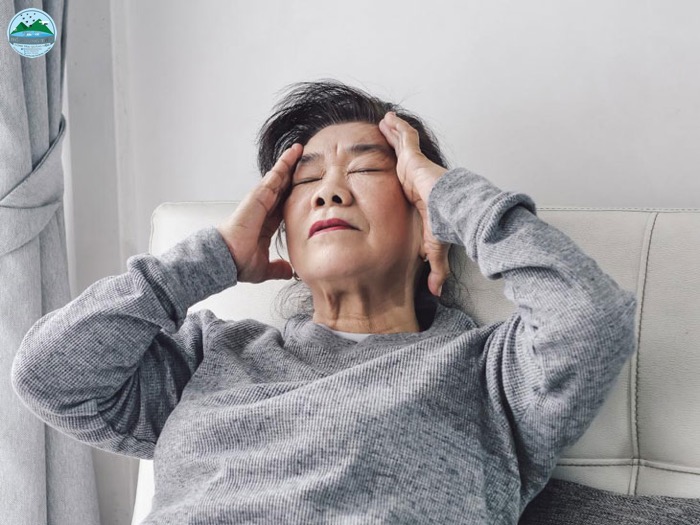 Người già bị mất ngủ Người già bị mất ngủ