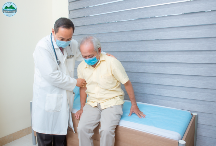 Người lớn tuổi bị chóng mặt Người lớn tuổi bị chóng mặt