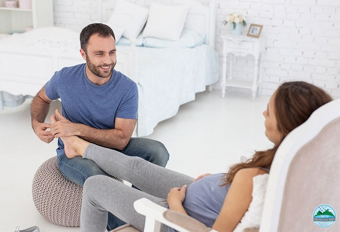 Phù chân ở phụ nữ mang thai Phù chân ở phụ nữ mang thai