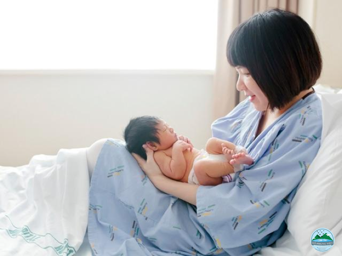 Phụ nữ sau sinh bị lạnh người Phụ nữ sau sinh bị lạnh người