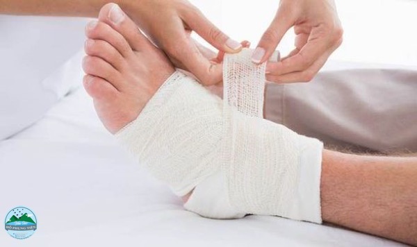 Thay băng vết thương sau mổ Thay băng vết thương sau mổ