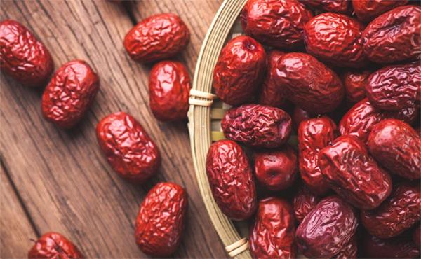 Tổ yến chưng hạt sen táo đỏ Tổ yến chưng hạt sen táo đỏ