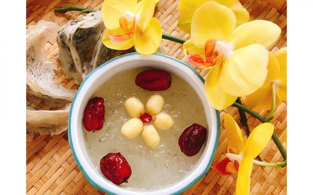 Tổ yến chưng hạt sen táo đỏ