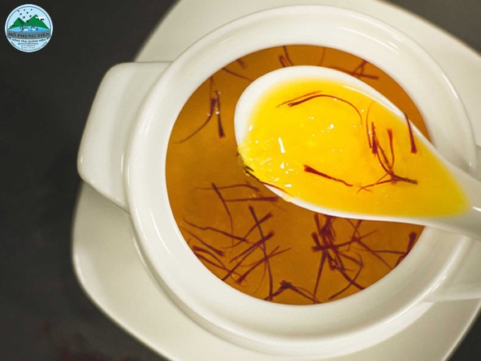 Yến chưng nhuỵ hoa nghệ tây Yến chưng nhuỵ hoa nghệ tây