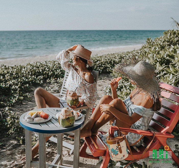 Mũ rộng vành hiện đại được cách tân Mũ rộng vành hiện đại được cách tân