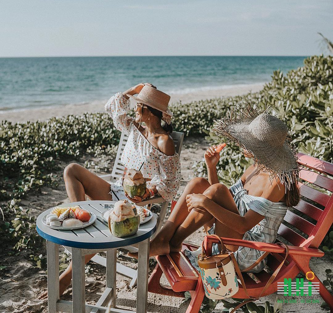 Mũ rộng vành hiện đại được cách tân với nhiều kiểu dáng, rất được phái đẹp ưa chuộng Mũ rộng vành hiện đại được cách tân với nhiều kiểu dáng, rất được phái đẹp ưa chuộng