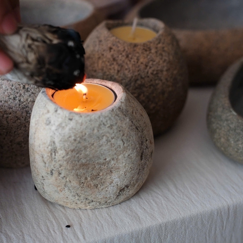 Chân Nến Tealight Bằng Đá Cuội | omsohum