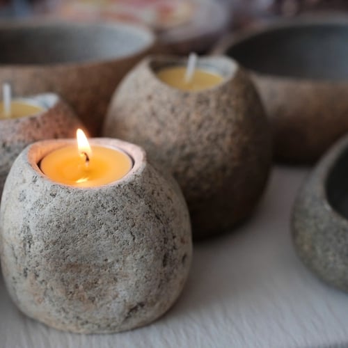 Chân Nến Tealight Bằng Đá Cuội | omsohum