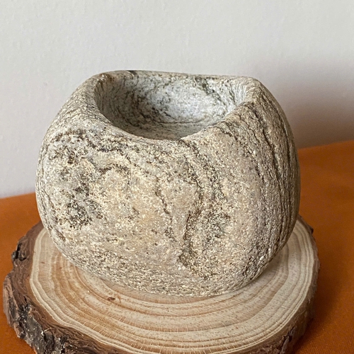 Chân Nến Tealight Bằng Đá Cuội | omsohum