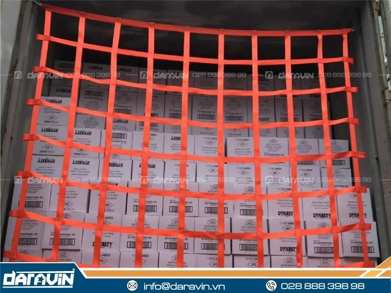 Lưới gồm hai loại là lưới làm từ sợi dù tổng hợp và lưới từ dây bẹ polyester