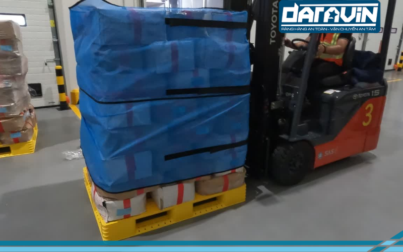 Bài test độ ổn định của lưới quấn pallet bằng xe nâng hàng Bài test độ ổn định của lưới quấn pallet bằng xe nâng hàng