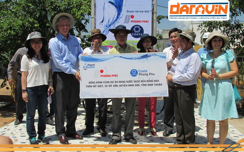 Ban lãnh đạo Coats Phong Phú bàn giao dự án nước sạch cho đại diện Mỹ Hiệp Ban lãnh đạo Coats Phong Phú bàn giao dự án nước sạch cho đại diện Mỹ Hiệp