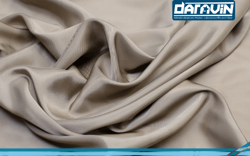 Bên cạnh ưu điểm sợi Polyester cũng có nhiều nhược điểm có một số doanh nghiệp đang tìm sợi nhân tạo khác để thay thế Bên cạnh ưu điểm sợi Polyester cũng có nhiều nhược điểm có một số doanh nghiệp đang tìm sợi nhân tạo khác để thay thế