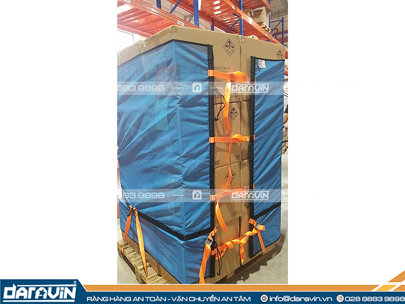 Để lưới quấn pallet ôm trọn kiện hàng Để lưới quấn pallet ôm trọn kiện hàng