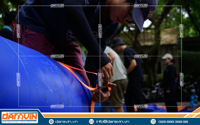 Các bạn cũng nghiêm túc thử sử dụng dây tăng đơ cho công việc Các bạn cũng nghiêm túc thử sử dụng dây tăng đơ cho công việc