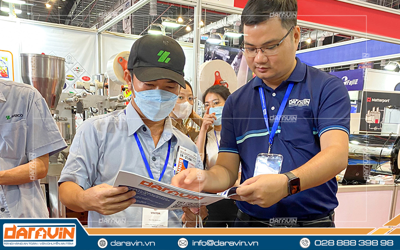 Các doanh nghiệp và khách tham quan nhận được sự tư vấn nhiệt tình đến từ đội ngũ nhân viên của DARAVIN Các doanh nghiệp và khách tham quan nhận được sự tư vấn nhiệt tình đến từ đội ngũ nhân viên của DARAVIN