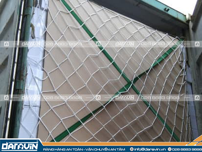 Tại Daravin có 2 mẫu lưới chắn container phổ biến hiện nay Tại Daravin có 2 mẫu lưới chắn container phổ biến hiện nay