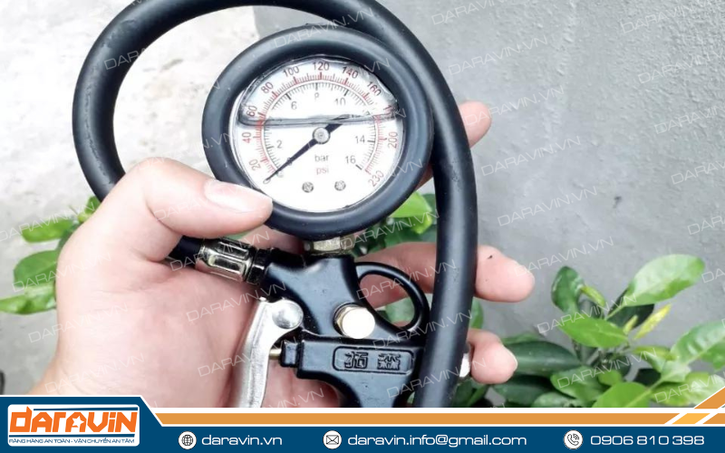 Các trường hợp nổ túi khí thường do việc bơm khí không sử dụng đồng hồ đo áp suất Các trường hợp nổ túi khí thường do việc bơm khí không sử dụng đồng hồ đo áp suất