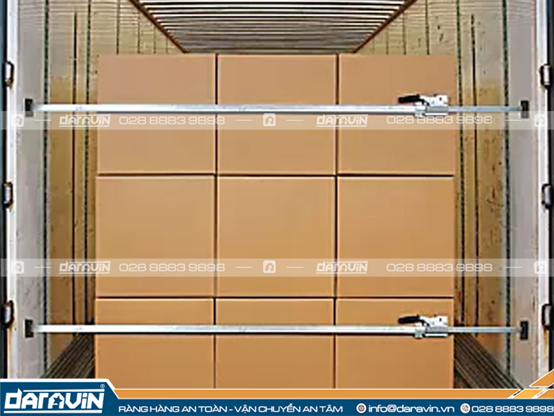 Chất liệu thép không gỉ trên thanh chắn container