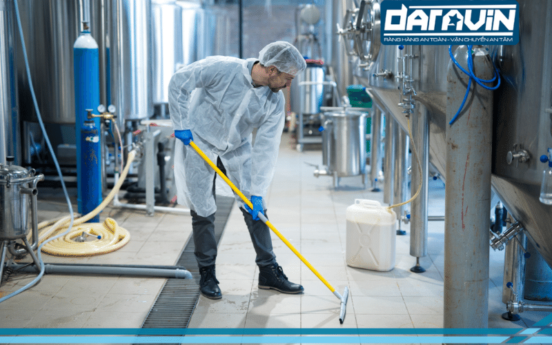 Chỉ sử dụng hóa chất vệ sinh sàn chuyên dụng đã được kiểm định tránh ảnh hưởng đến môi trường và hàng hóa Chỉ sử dụng hóa chất vệ sinh sàn chuyên dụng đã được kiểm định tránh ảnh hưởng đến môi trường và hàng hóa
