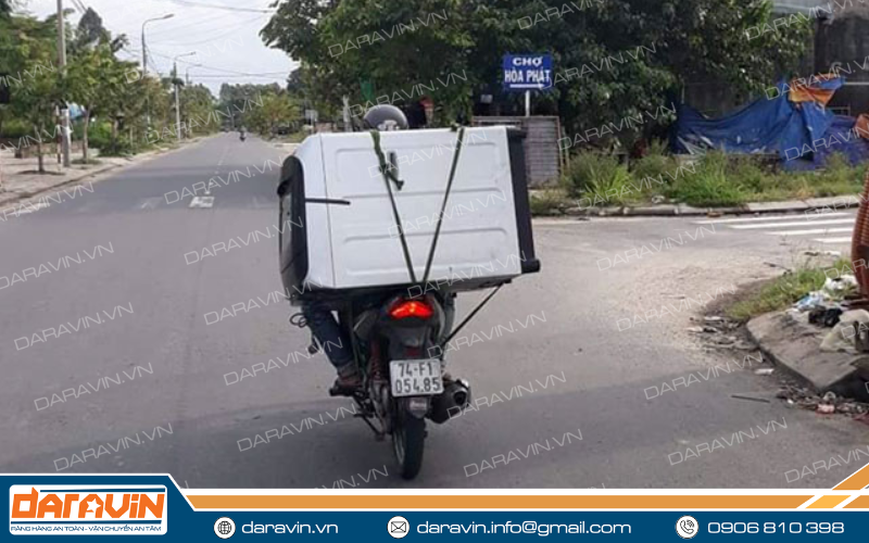 Xử phạt xe máy trong trường hợp chở hàng hóa cồng kềnh