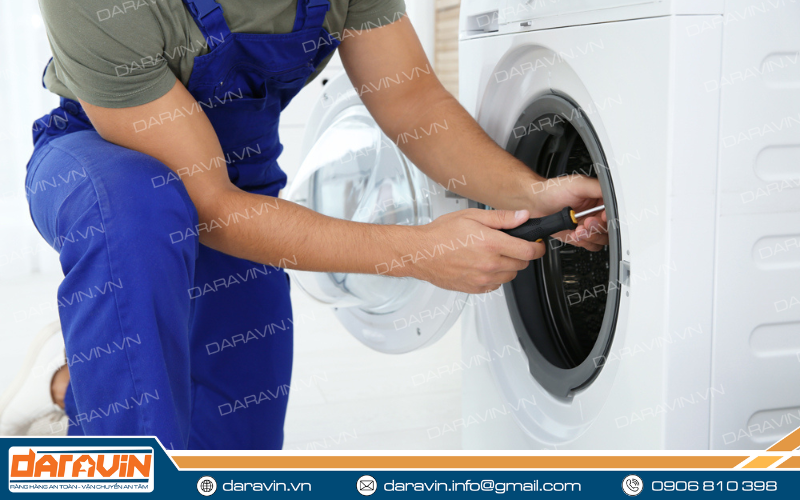Chuẩn bị dụng cụ và tháo lắp máy giặt trước khi vận chuyển Chuẩn bị dụng cụ và tháo lắp máy giặt trước khi vận chuyển