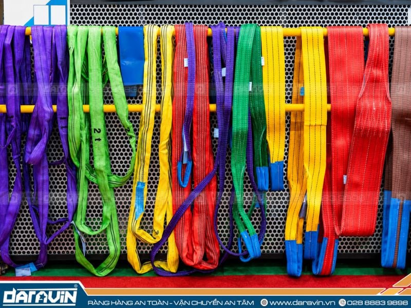 Daravin sản xuất và cung cấp dây cáp vải cẩu hàng từ 100% polyester, đáp ứng đa dạng nhu cầu nâng hạ tại nhà máy, kho bãi và công trường