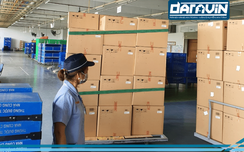 Dây thun ràng pallet vô cùng chắc chắn giúp ổn định được hàng hóa mỗi khi vận chuyển bằng xe nâng Dây thun ràng pallet vô cùng chắc chắn giúp ổn định được hàng hóa mỗi khi vận chuyển bằng xe nâng