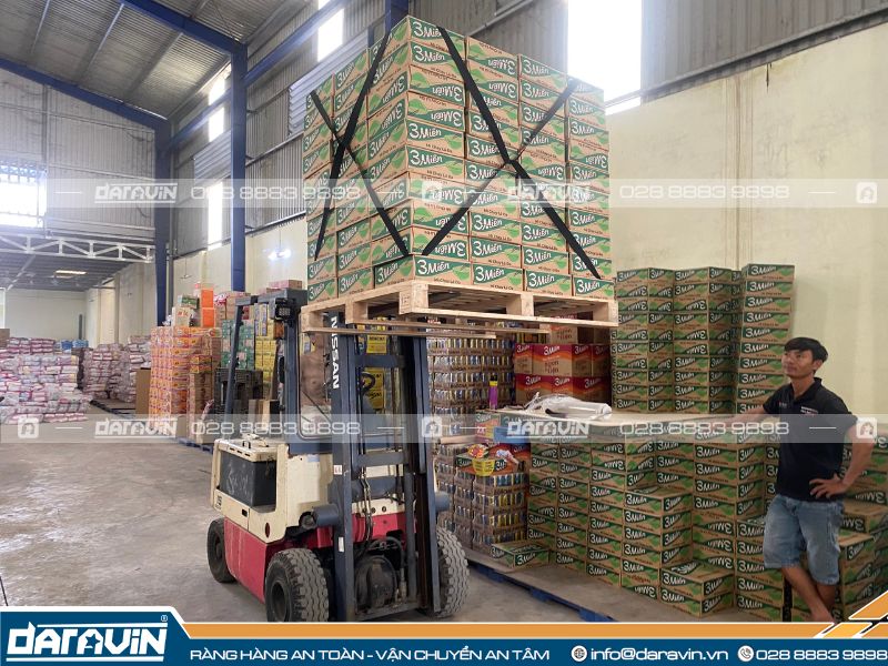 Giải pháp của DARAVIN mang đến kho hàng LINFOX Logistics - dây thun ràng pallet Giải pháp của DARAVIN mang đến kho hàng LINFOX Logistics - dây thun ràng pallet