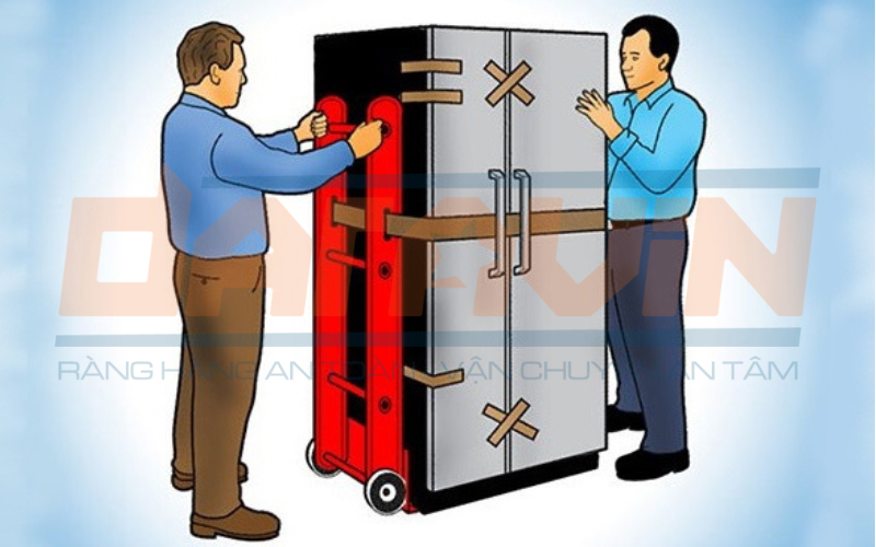 Di chuyển tủ lạnh ra xe máy theo phương nghiên hoặc thẳng đứng Di chuyển tủ lạnh ra xe máy theo phương nghiên hoặc thẳng đứng