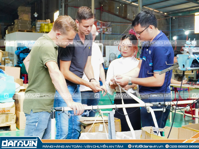 Đối tác Hà Lan tham quan nhà xưởng DARAVIN